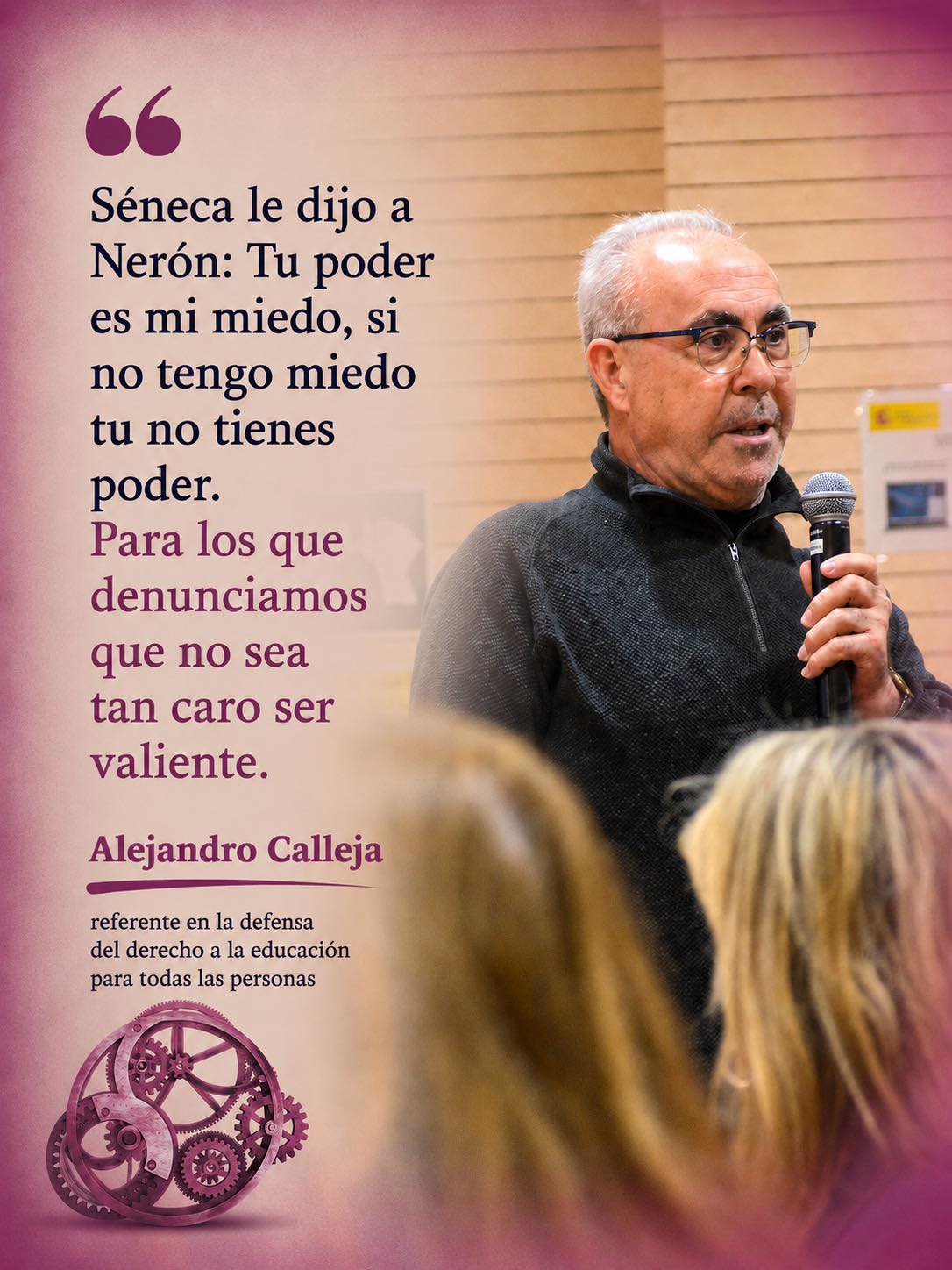 Hombre con pelo cano corto y forro polar gris, habla de pie con micrófono en mano. Abajo, un engranaje de color granate, junto a las palabras "Workshop Incide". A la izquierda de la imagen puede leerse una cita de sus palabras: "Séneca le dijo a Nerón: Tu poder es mi miedo, si no tengo miedo tu no tienes poder. Para los que denunciamos, que no sea tan caro ser valiente." (Alejandro Calleja, referente en la defensa del derecho a la educación para todas las personas)