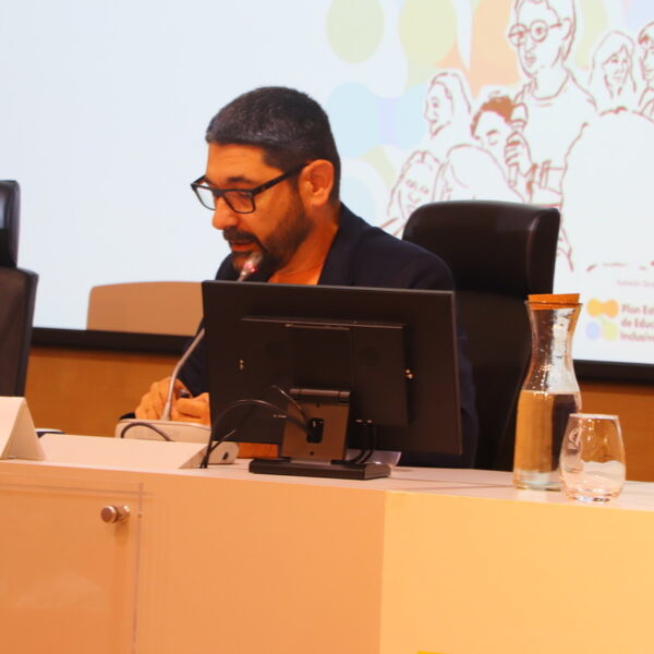 Fotografía. Ignacio Calderón, de la Universidad de Málaga, resume las conclusiones del workshop.