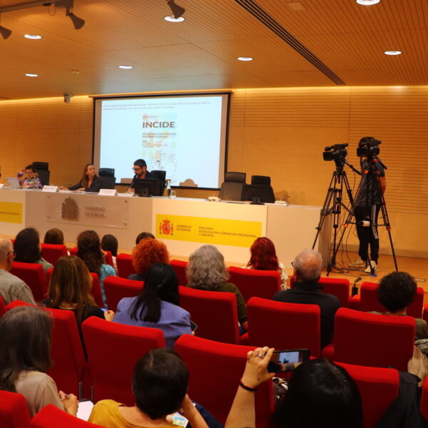 Fotografía. Mesa inaugural del Workshop, con Jesús Martín (Director Gral. del Real Patronato de Discapacidad), Mónica Domínguez (Directora Gral. de Evaluación y Cooperación Territorial) e Ignacioo Calderón (Universidad de Málaga).