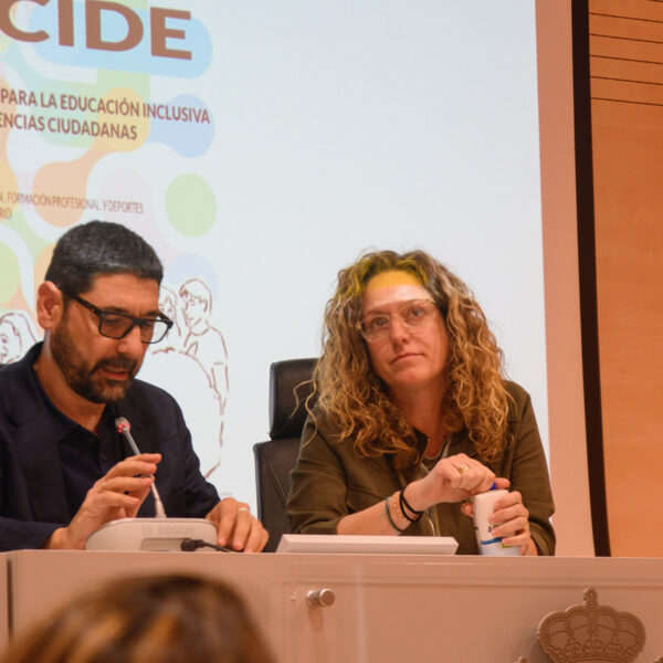 Fotografía. Ignacio Calderón y Teresa Rascón relatan las conclusiones del workshop.