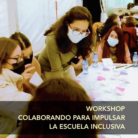 Portada de «Workshop para impulsar la escuela inclusiva». Vista frontal de varios grupos de personas con mascarillas, trabajando alrededor de mesas repletas de materiales. En primer plano, una persona de pie, también con mascarilla, explica algo a las personas sentadas.